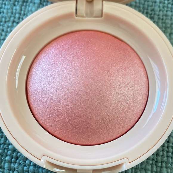 Soft Touch Luminous Powder Blush - Peach - Picture 4 of 4